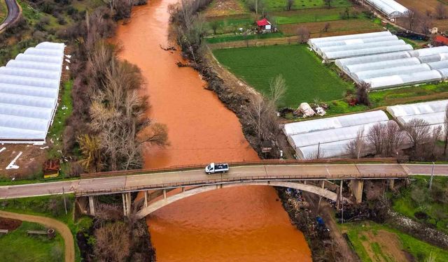Yağmur sonrası Sakarya Nehri'nin rengi değişti