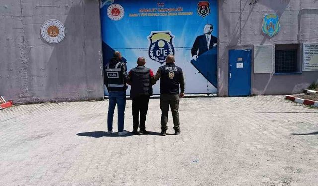 27 yıl hapis cezasıyla aranan cezaevi firarisi Kars'ta yakalandı