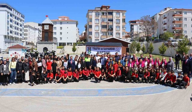 75 öğrenci trafik parkında kuralları uygulamalı öğrendi