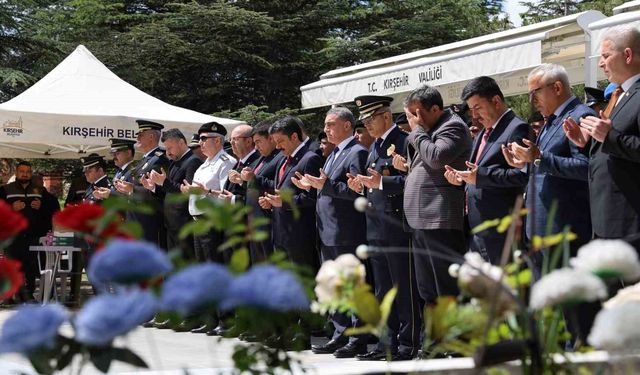 Ahmet Tozluklu Şehitliği'nde duygusal bayram