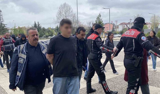 Ailelerden basın mensuplarına tepki: 'Allah belanızı versin, daha 18 yaşında, çekmeyin'