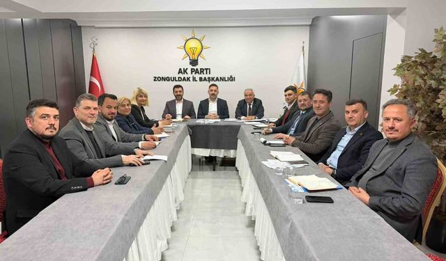 AK Parti İl Başkanlığı'nda değerlendirme toplantısı gerçekleştirildi
