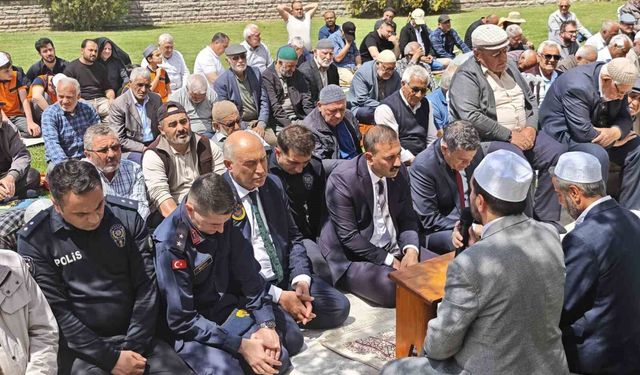 Aksaray'da yoğun yağış nedeniyle şükür duası yapıldı