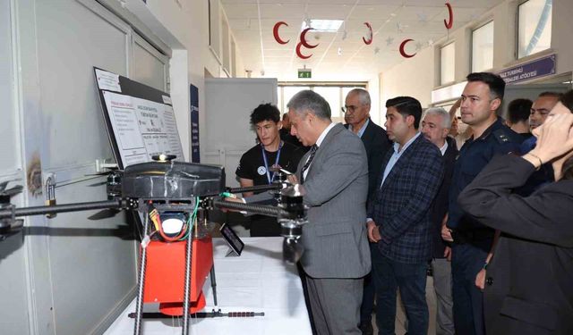 Aksu Uçak Bakım Lisesi'nde bilim fuarı açıldı