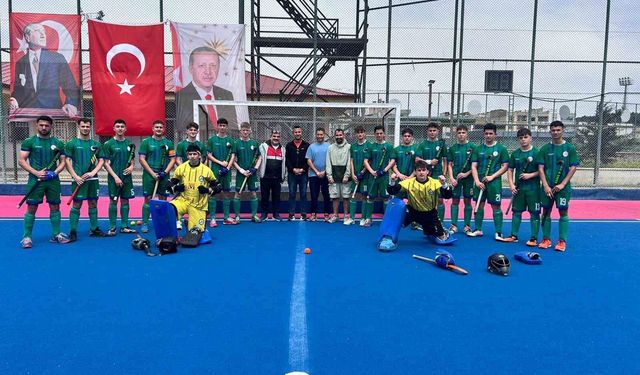 Ardeşen Anadolu İmam Hatip Lisesi, hokeyde Türkiye 3.'sü oldu
