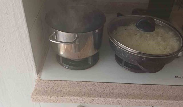 Ayvalık'ta ocakta unutulan yemek paniğe neden oldu