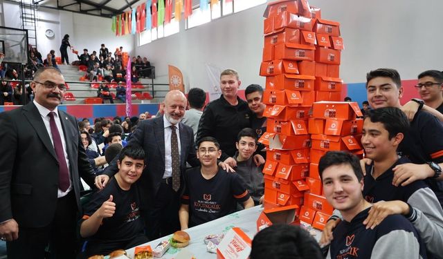 Başkan Çolakbayrakdar: 'Güçlü ve büyük Türkiye'nin temeli donanımlı gençliktir'