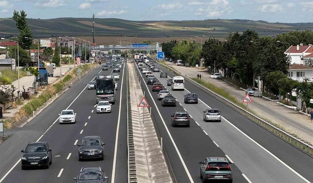 Bayram dönüşünde Tekirdağ-İstanbul yolunda yoğunluk