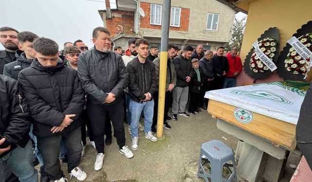 Bıçaklanarak öldürülen genç toprağa verildi