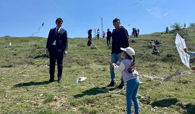 Bilecik'te gökyüzü uçurtmalar ile renklendi