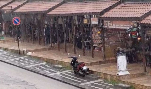 Bolu'da sağanak yağış hayatı olumsuz etkiledi
