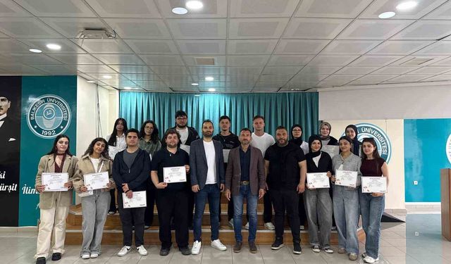Burhaniye Uygulamalı Bilimler de sertifika töreni
