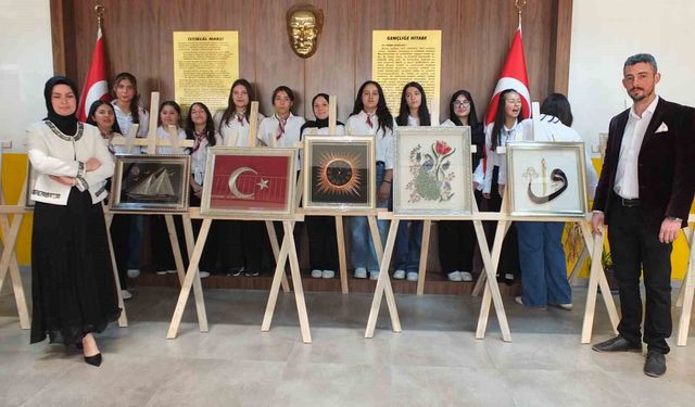 Burhaniye'de Filoğrafi kursundaki eserler ilgi gördü