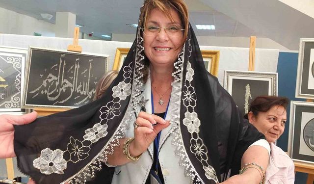 Burhaniye'de Telkırma tekniği ile yapılan oyalar ilgi gördü