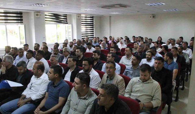 Cizre'de okul müdürleri toplantısında eğitim masaya yatırıldı