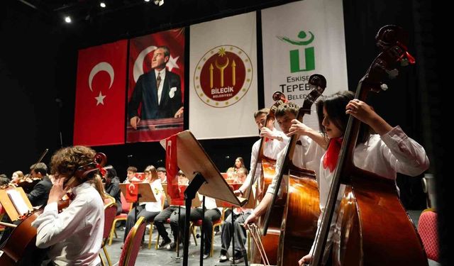 Çocuk Senfoni Orkestrası'nın konseri ayakta alkışlandı