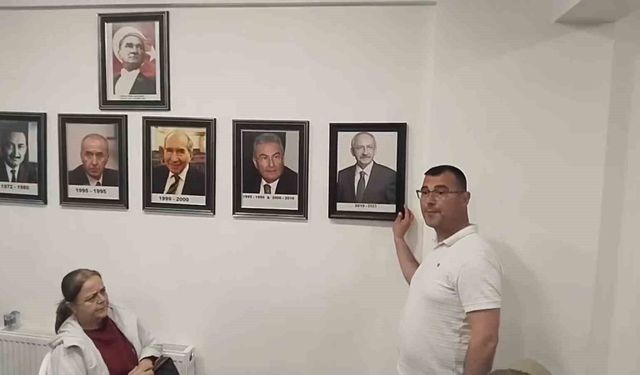 Edirne'de partililer CHP il binası önünde toplandı