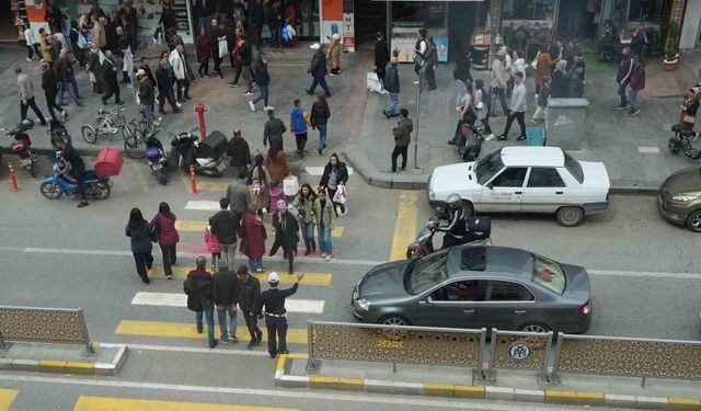 Erzincan'da bayram alışverişi yoğunluğu yaşanıyor