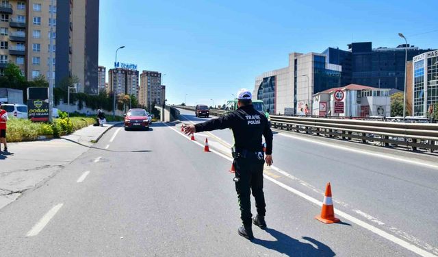Esenyurt'ta sürücülere 'İlk Yardım ve Trafik Bilinci' eğitimi verildi