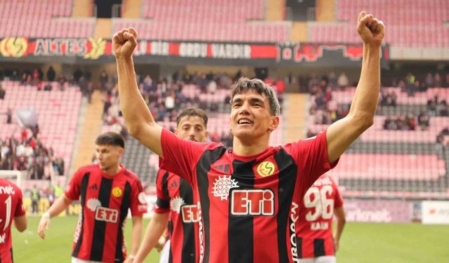 Eskişehirspor Kaptanı Akın Akman, Eskişehirspor'a veda etti