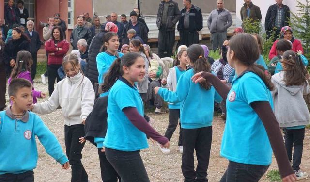 Feke'de geleneksel Hıdırellez şenliği düzenlendi