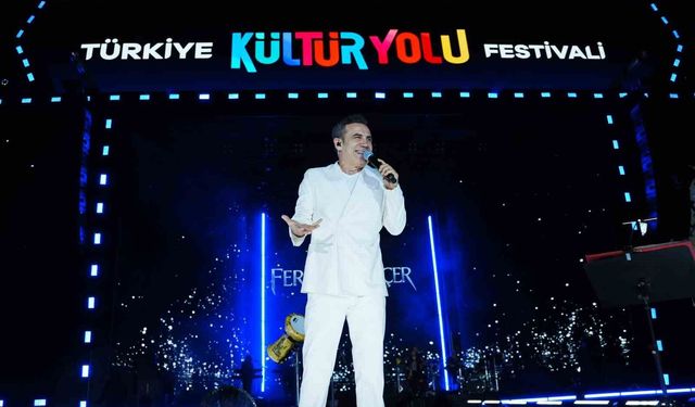 Ferhat Göçer Manisa'yı coşturdu