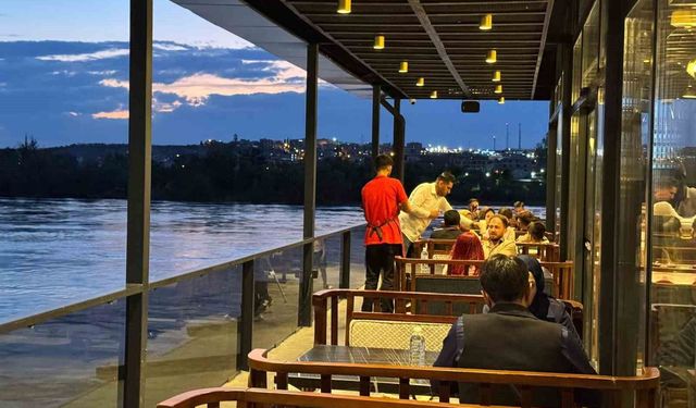Fırat Nehri ziyaretçilerin uğrak noktası haline geldi