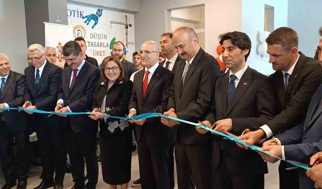 Hazine ve Maliye Bakanı Şimşek, 50 adet yapay zeka atölyesinin açılışını gerçekleştirdi