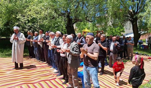 Hisarcık Yukarı Yoncaağaç köyünde şükür duası düzenlendi