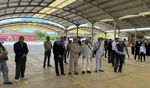 Hisarcık'lı hacı adayları kutsal topraklara dualarla uğurlandı
