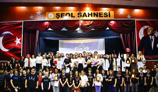 İzmir'de genç girişimcilerin inovatif projeleri 'Fikir Kampı'nda ödüllendirildi