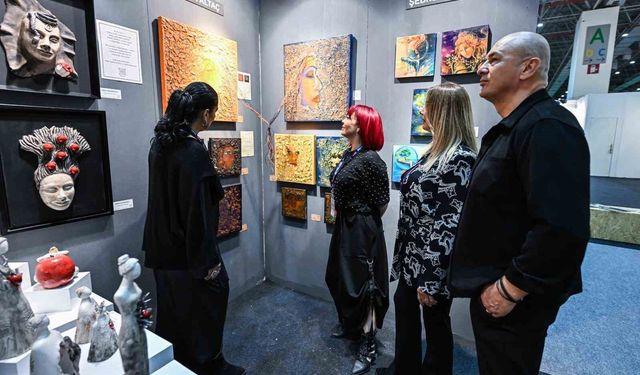 İzmir'de sanat buluşması başladı: 120 galeri, bin 600 sanatçı aynı çatı altında