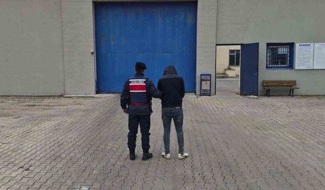 Jandarma çeşitli suçlardan aranan 46 kişiyi yakaladı