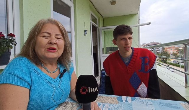 Kalbindeki engele piyanoyla direniyor