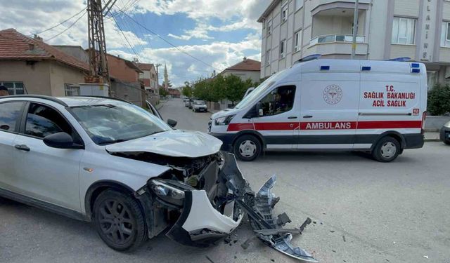 Karaman'da maddi hasarla atlatılan kaza kameraya yansıdı