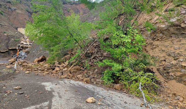 Kastamonu'da heyelan sebebiyle 5 köye ulaşım sağlanan yol kapandı