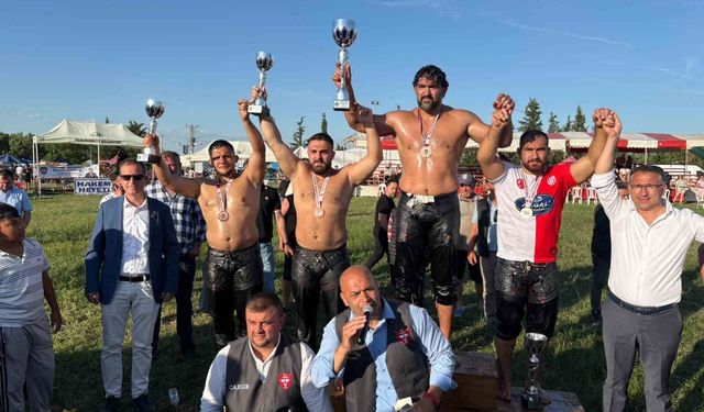 Kavasoğlu ve Şamdancıbaşı İbrahim Yağlı Pehlivan Güreşleri'nde başpehlivan İsmail Koç