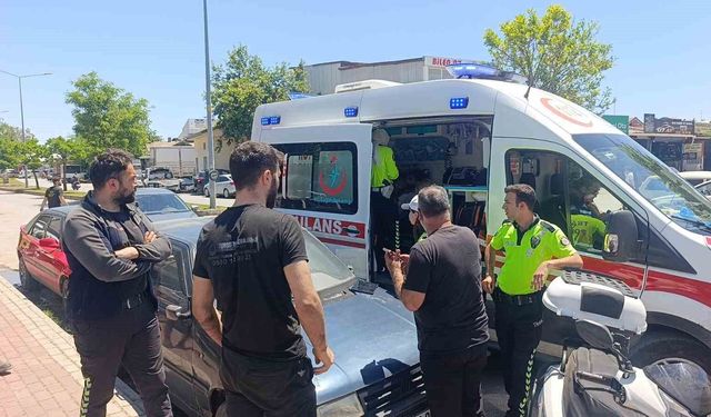 Kazaya neden olan sürücü, kendisini durdurmak isteyenlere biber gazı sıktı