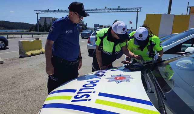 Keşan polisi şehir girişinde trafik uygulaması yaptı