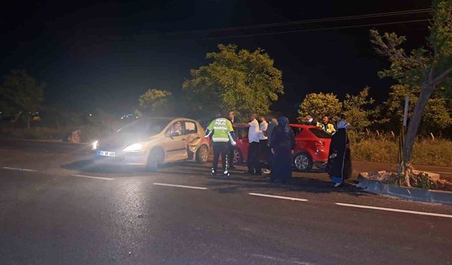 Kilis'te iki otomobil çarpıştı: 4 yaralı