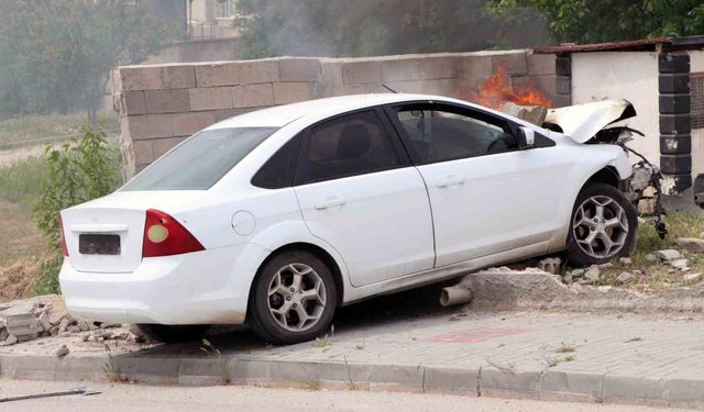 Kırıkkale'de kaza sonrası otomobil yandı