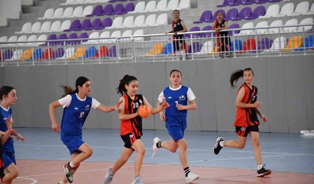Kulüpler Hentbol Minik Kızlar İl Birinciliği Müsabakaları tamamlandı