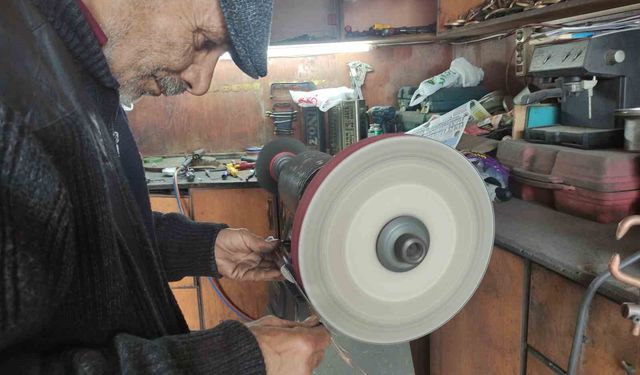 Kurban Bayramı öncesi bıçak bileyicilerinin yoğun mesaisi