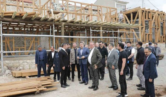 Kütahya Valisi Işın, Emet Hanı ve hayvan barınağında incelemelerde bulundu