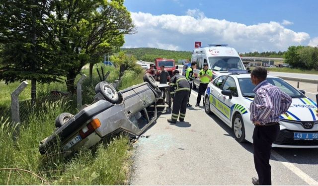 Kütahya'da takla atan otomobilde 4 kişi yaralandı
