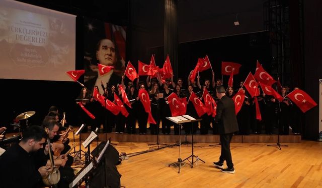 Kütahya'da 'Türkülerimizde Değerler' konseri sanatseverlerden tam not aldı