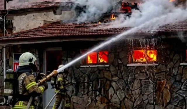 Kütahya'nın tarihi Ilıca Aslanlı Hamamı'nda yangın