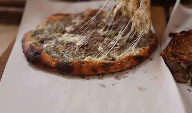 Lezzetini aroması ve odun ateşinden alan Anadolu'nun pizzası: 'Yağ somunu'