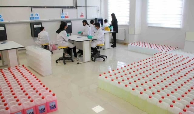 Maarifin Kalbinde Marifetli Gençlik' etkinliklerinde Ağrılı öğrenciler üretime katılıyor