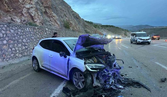Malatya'da iki otomobil kafa kafaya çarpıştı: 8 yaralı